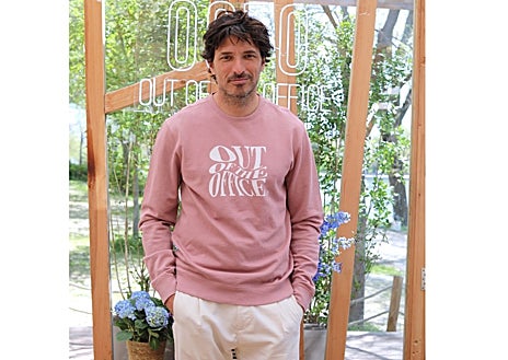 Imagen secundaria 1 - Andrés Velencoso durante la fiesta de celebración de la nueva colección de OOTO