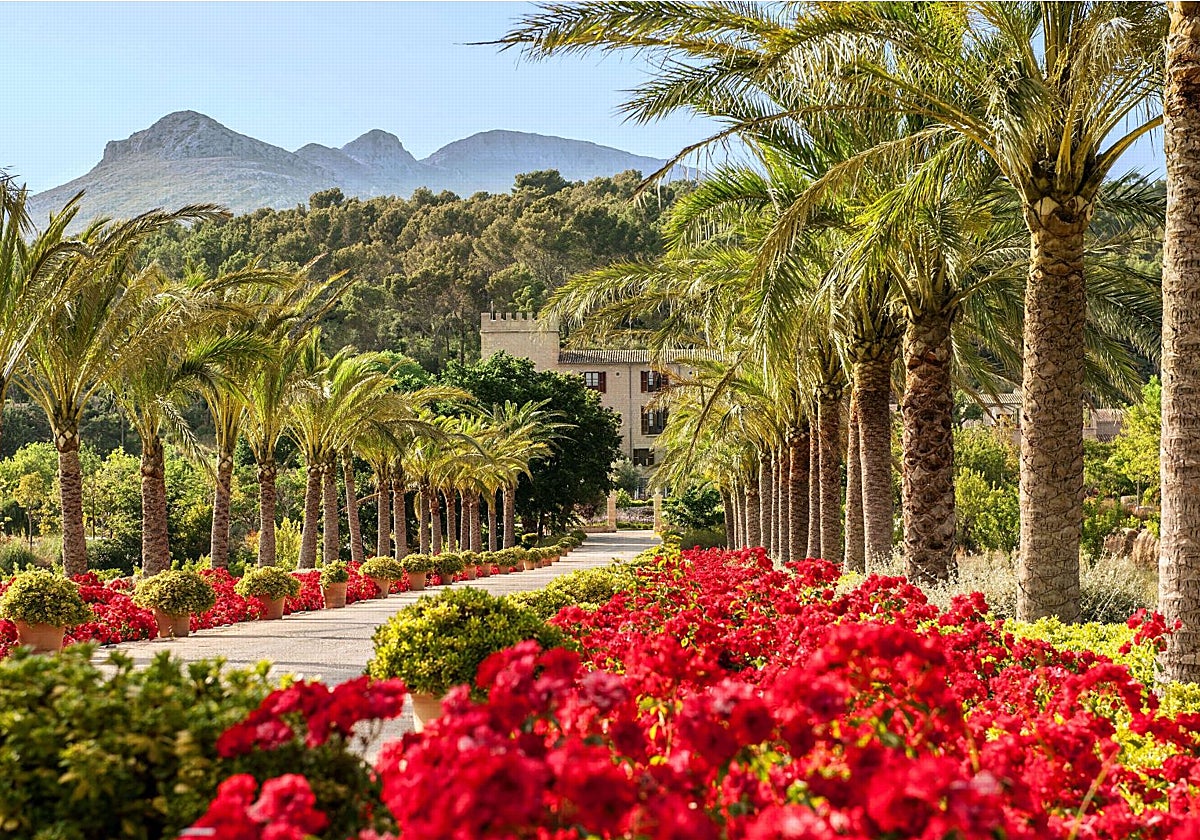 Vista de la entrada al hotel Castell Son Claret (Mallorca)