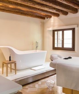 Secondary image 2 - From 2,700 euros a night and filled with works of art: the Venice hotel where Jeff Bezos and Lauren Sánchez are staying before their wedding