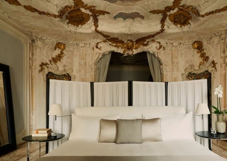 Secondary image 1 - From 2,700 euros a night and filled with works of art: the Venice hotel where Jeff Bezos and Lauren Sánchez are staying before their wedding