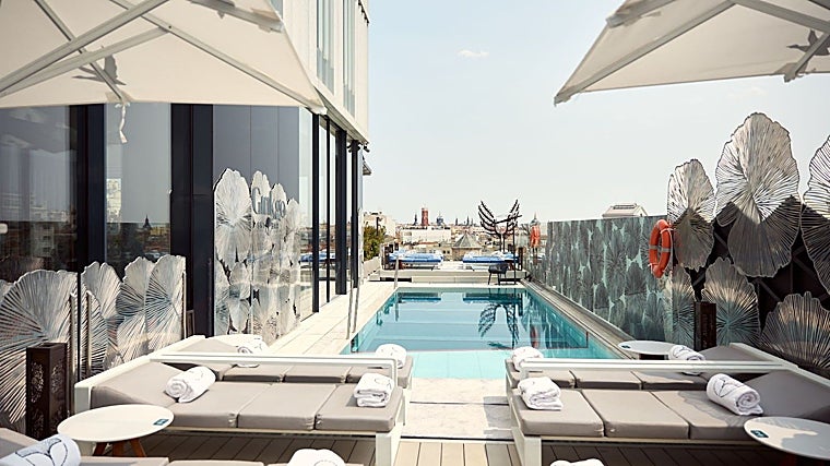 Piscina en la planta 12 de VP Plaza España, en Madrid