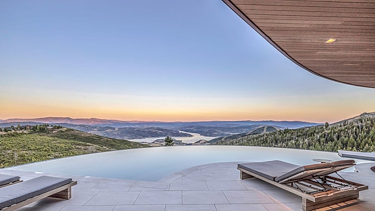 Zona de la piscina en la vivienda