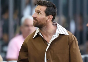 El bolso de lujo con el que Messi ha sorprendido en su llegada a la concentración de Argentina