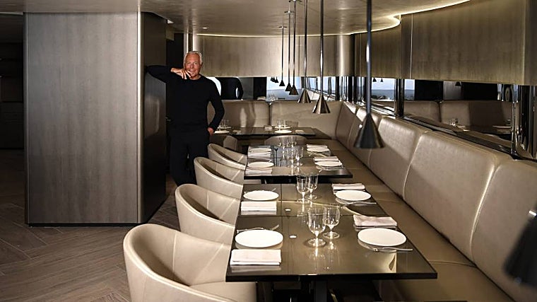 Giorgio Armani en uno de sus restaurantes