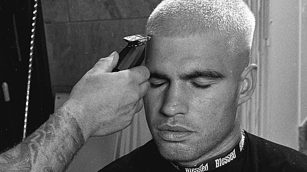 Imagen después - Carlos Alcaraz se ha teñido de rubio.