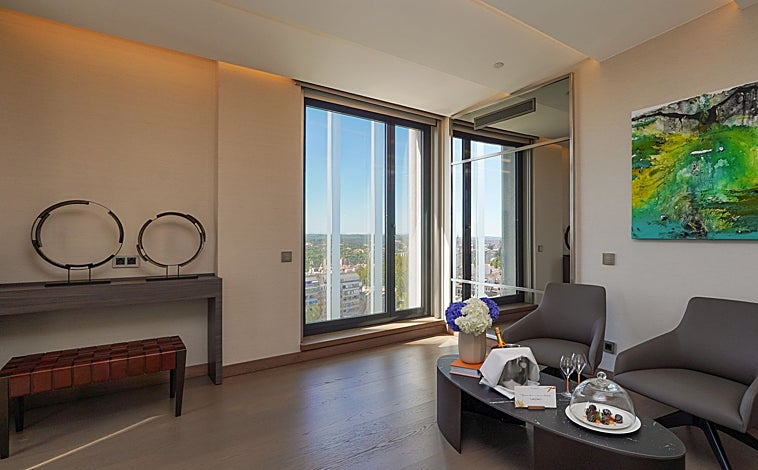 Imagen principal - La suite presidencial del hotel y el rooftop. 