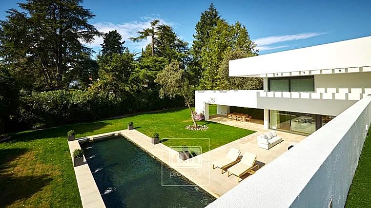 Parte do terraço e jardim da mansão onde Bertin Osborne gravou 