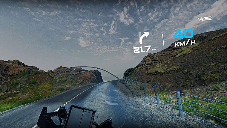 O usuário pode ver dados importantes como velocidade ou radares na tela.