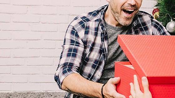 Perfumes, afeitadoras y cofres de cosmética para hombres: regalos para acertar en Navidad y Reyes