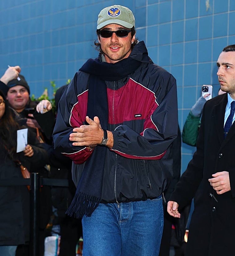 Jacob Elordi com tanque oblíquo Cartier À Guichets WGTA0237