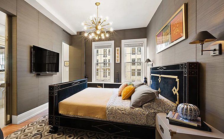 Imagem principal – A casa possui cinco dormitórios, sala de jantar formal e cozinha gourmet com eletrodomésticos e acabamentos de luxo. 