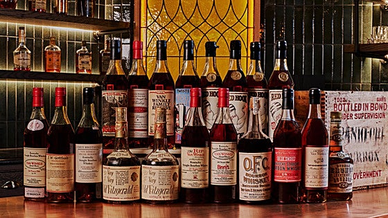 135.000 euros, esta es la botella de whisky americano más cara jamás vendida en una subasta