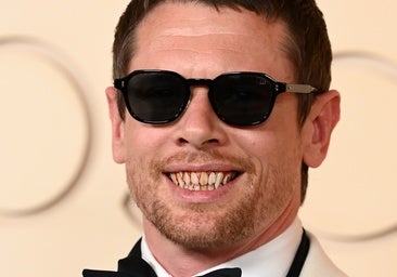 Los dientes de vampiro de Jack O'Connell en la gala de los Oscar