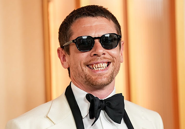 Los dientes de vampiro de Jack O'Connell en la gala de los Oscar