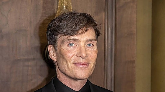 Los relojes, joyas y vestuario de lujo de Cillian Murphy en la gira mundial de Peaky Blinders