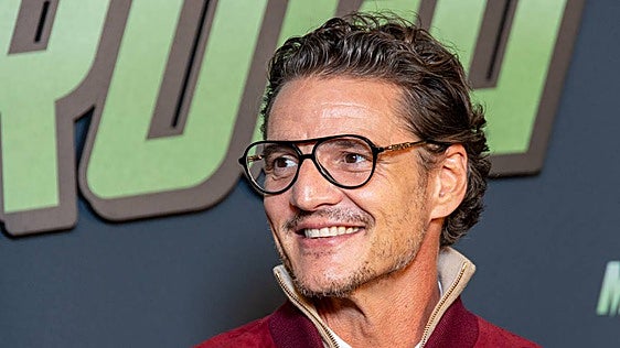 Pedro Pascal se suma a la lista de hombres que utiliza relojes de mujer con un Chanel de 16.000 euros