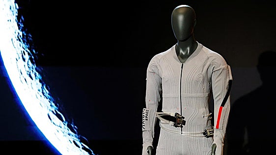 La NASA vestirá de Prada en su próxima misión a la Luna