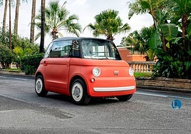 En microcoche por Mónaco: los pilotos de Fórmula 1 recuperan el espíritu de la Dolce Vita
