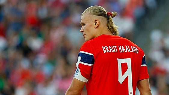 El llamativo negocio de Haaland fuera del fútbol: unas gomas de pelo artesanales con sello coreano
