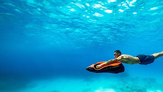 Motos y scooters de agua, tablas de jetboard... Juguetes acuáticos de lujo para disfrutar del verano