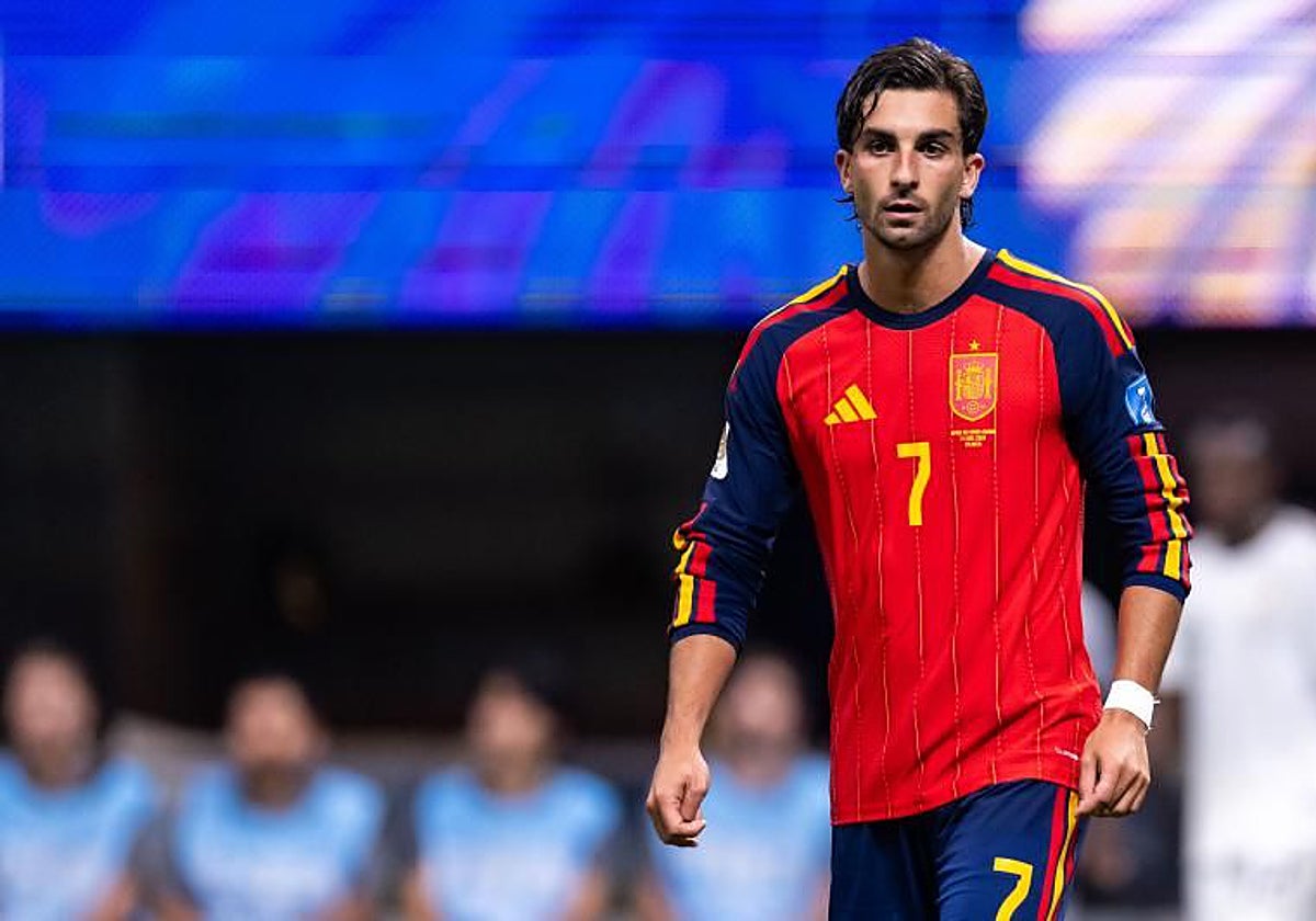 Nando Díaz, responsable del comentado corte de pelo de Ferran Torres: «Si los futbolistas quieren marcar tendencia, tienen que ir acompañados de un estilista»