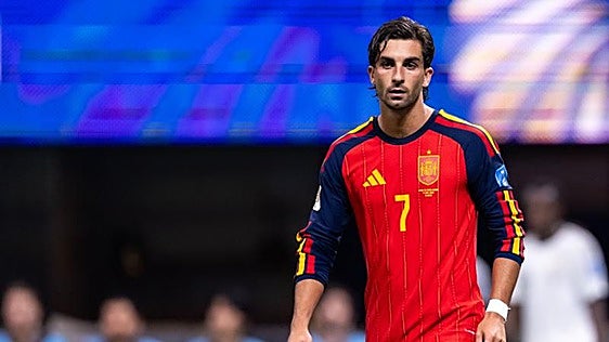 Nando Díaz, responsable del comentado corte de pelo de Ferran Torres: «Si los futbolistas quieren marcar tendencia, tienen que ir acompañados de un estilista»