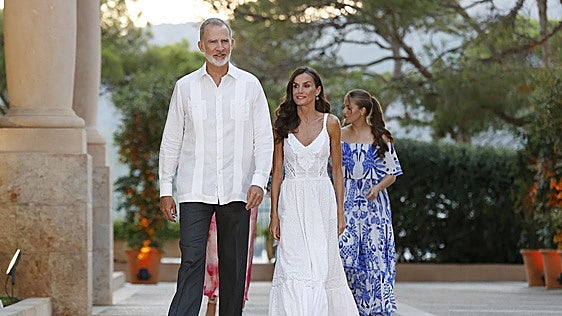 Cómo llevar la guayabera, la camisa que eligen los hombres más elegantes en verano