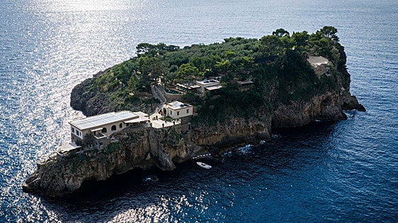La isla de la Costa Amalfitana que se alquila por 48.000 euros la noche