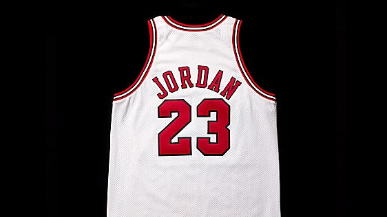¿Qué tiene de especial la camiseta de Michael Jordan que podría venderse por 10 millones en una subasta?