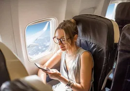 Se acabó el modo avión en los vuelos: cuándo y cómo se podrán utilizar los datos móviles