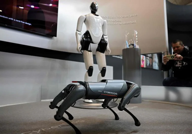 Desde teléfonos enrollables hasta robots humanoides: los 'gadgets' más curiosos del MWC 2023