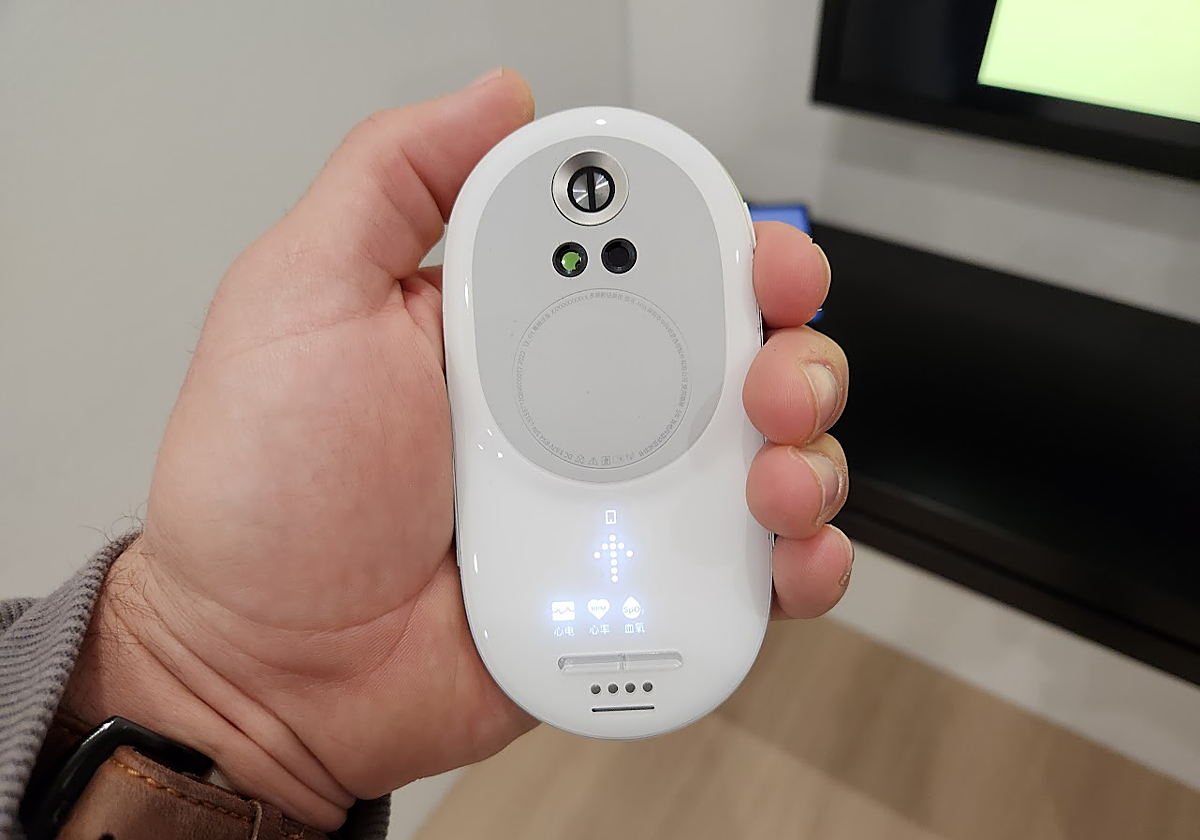 MWC: probamos unas gafas que traducen y un &#039;gadget&#039; que te dice si estás enfermo