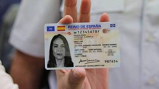 Le robaron 200 euros y acabó denunciado: los peligros de compartir el DNI en internet