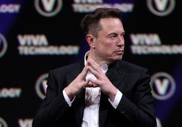 Los bandazos de Elon Musk con Twitter descolocan a los expertos: «Zuckerberg debe frotarse las manos»