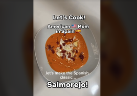 El vídeo viral de una madre estadounidense que hace el salmorejo perfecto en Tiktok: «Soy cordobés y ¡te ha salido muy bien!»