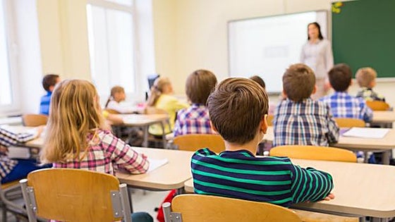 Nuevo uso para ChatGPT: en EE.UU. recurren a la IA para retirar libros con contenido erótico de los colegios