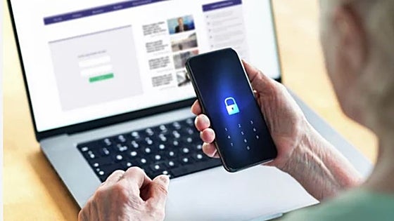 ¿Sospechas que te están espiando el móvil? Estas son las señales clave para detectarlo