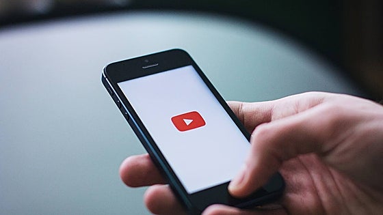 La nueva herramienta de YouTube que permitirá grabar utilizando voces de famosos