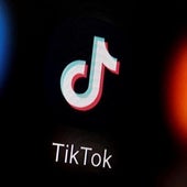 Los moderadores de TikTok en España piden ayuda y cargan contra la empresa: «Ganan millones y solo ofrecen migajas»