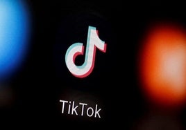 Los moderadores de TikTok en España piden ayuda y cargan contra la empresa: «Ganan millones y solo ofrecen migajas»