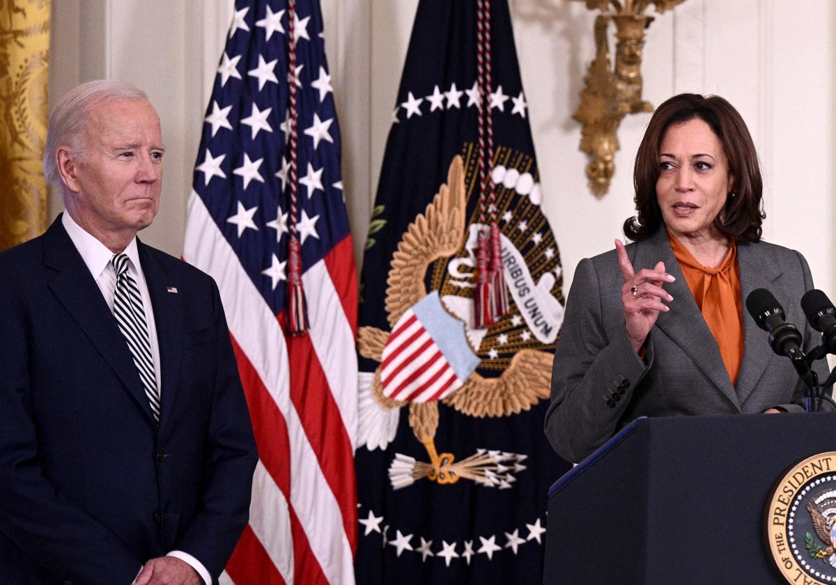 El presidente estadounidense Joe Biden y la vicepresidenta Kamala Harris ofrecen una rueda de prensa para disertar sobre los peligros de la IA
