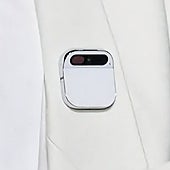 AI Pin: el 'gadget' de IA que aspira a jubilar de una vez por todas al 'smartphone'