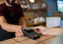 Cuidado: estos son los trucos que están usando  para clonar tu tarjeta y desplumarte sin que te enteres