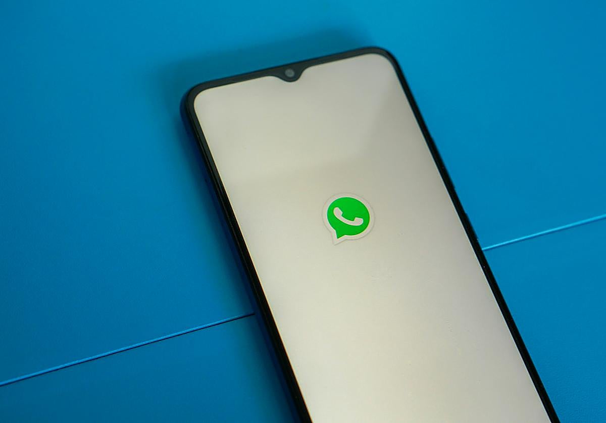 La funcionalidad de WhatsApp que usan los estafadores para robarte el dinero de tu cuenta bancaria