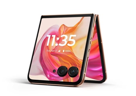 Imagen secundaria 1 - La nueva familia razr de motorola estrena la pantalla externa más grande e inteligente de todos los teléfonos plegables