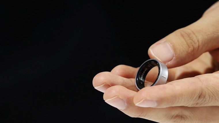 El peso del anillo se mueve entre los 2,3 y los 3 gramos en función del tamaño
