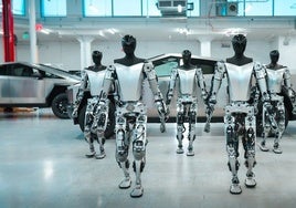 Optimus, el robot humanoide de Elon Musk, ya ha encontrado su primer trabajo