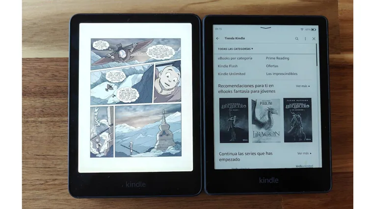 El Kindle a color junto al modelo Paperwhite