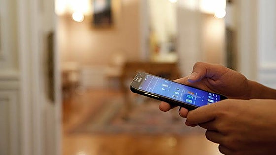 De móviles desechados a tesoros reutilizables: la revolución del 'retail' electrónico