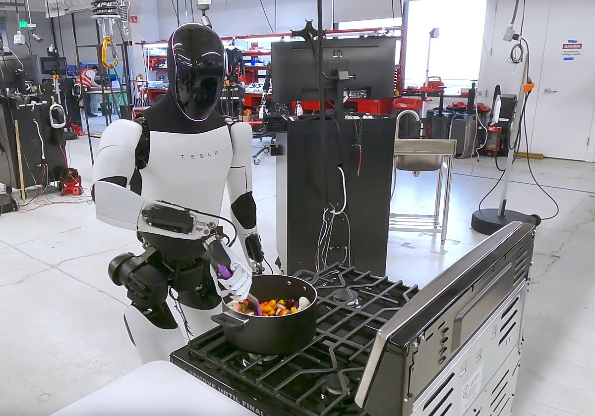El robot de Elon Musk cocinando